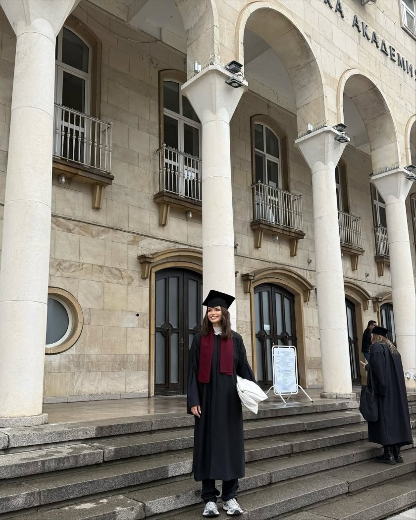 Мис България 2006 завърши Стопанска академия Димитър А Ценов –