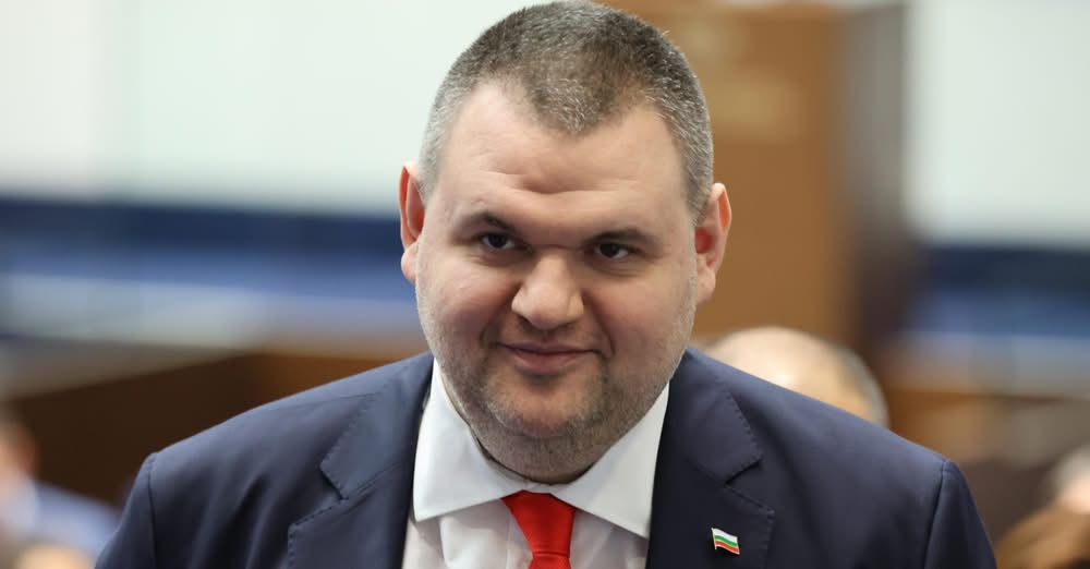 Лидерът на ДПС Ново начало Делян Пеевски получи емоционална и