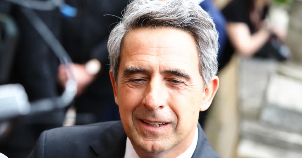 Правителствата се свалят в София но се избират в страната