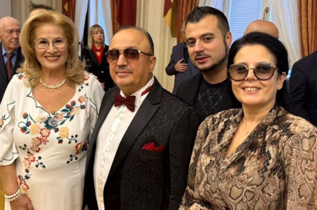 Ръководителят на оркестър Канарите – Атанас Стоев и народната певица