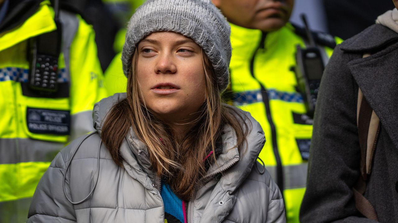 Радикалната активистка Грета Тунберг беше задържана от лондонската полиция по