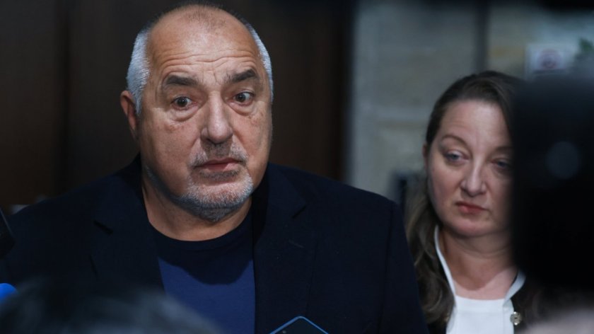 Интересни коментари за падането на правителството в България направиха по