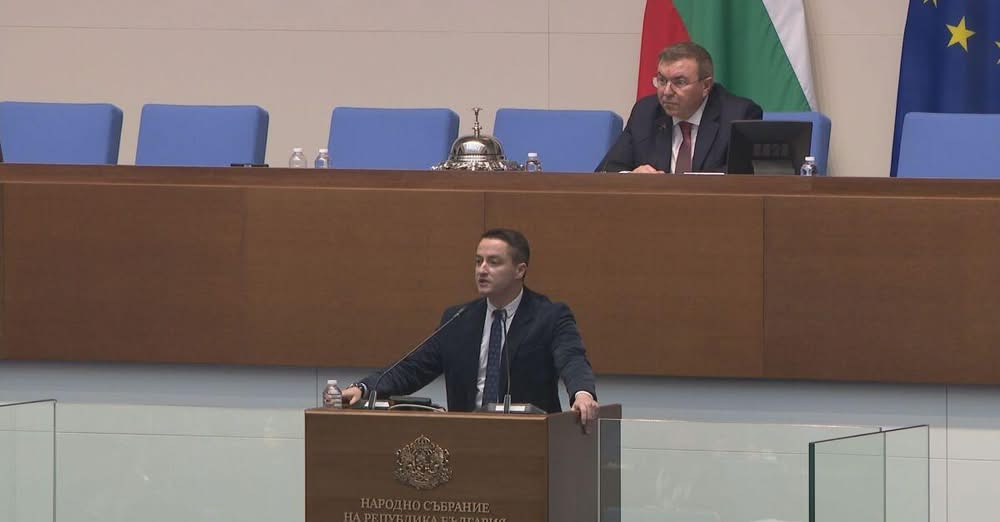 С пълно мнозинство депутатите приеха оставката на кабинета Желязков Очаквано