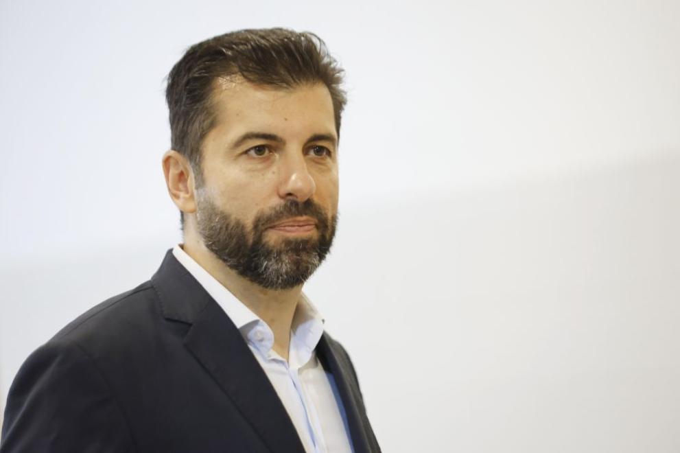 Кирил Петков публикува снимка на Борисов и Путин във Фейсбук