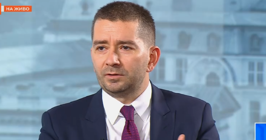 Отговорността на президента Радев не просто чука на вратата а