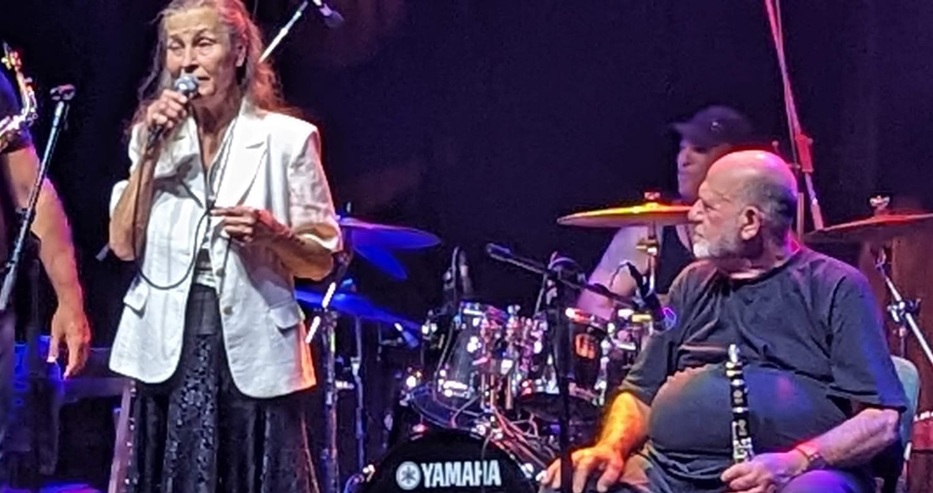 Тъжна вест около празниците Отиде си народната певица Мария Карафизиева