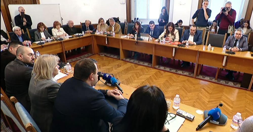 Извънредно заседание на правната комисия в парламента по идеите за