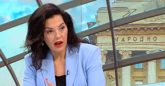 В настоящия парламент опозицията беше слаба фрагментирана и разнопосочна Тя