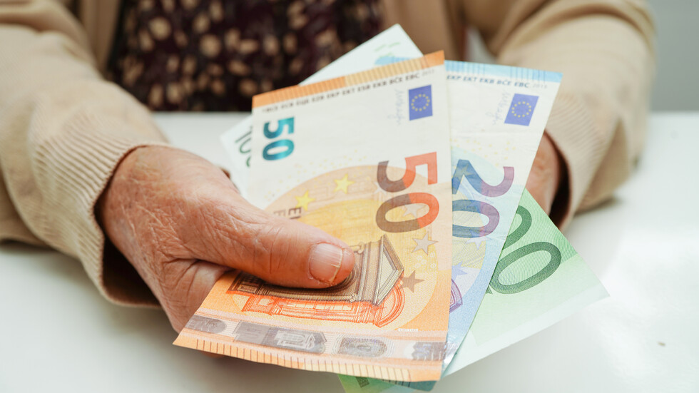 Пенсионирането става по трудно от тази година след като отново