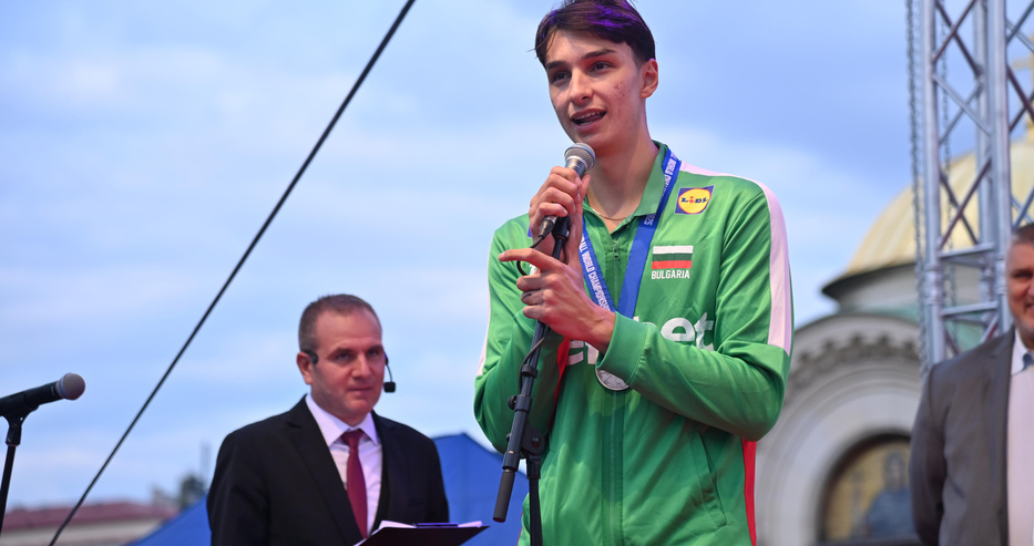 С 55 подкрепа Симеон Николов оглави класацията за най добър