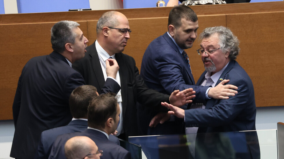 ПП ДБ гони и Манол Пейков от листите си за