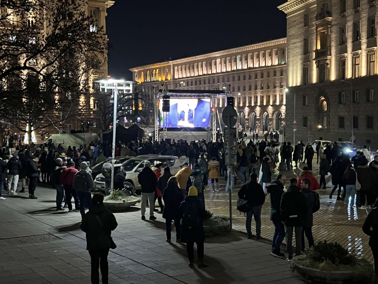 Протестиращи се събраха пред сградата на Съдебната палата в София