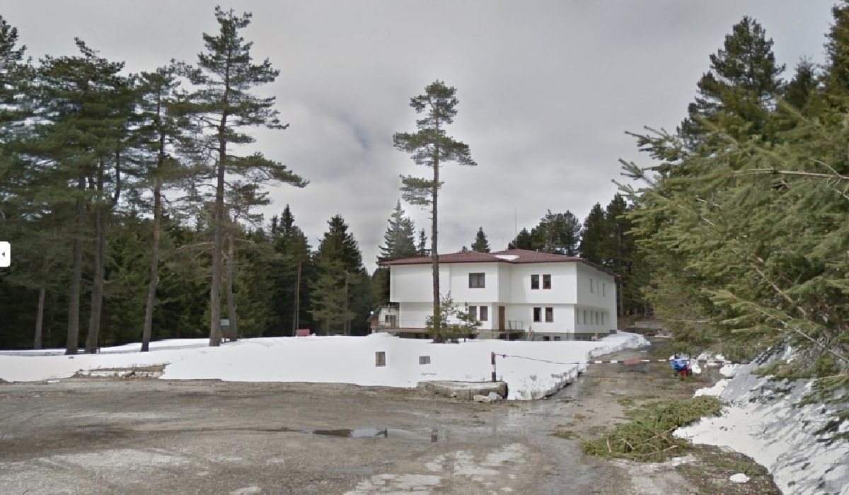 Продължава разследването на тройното убийство край хижа Петрохан Първият сигнал