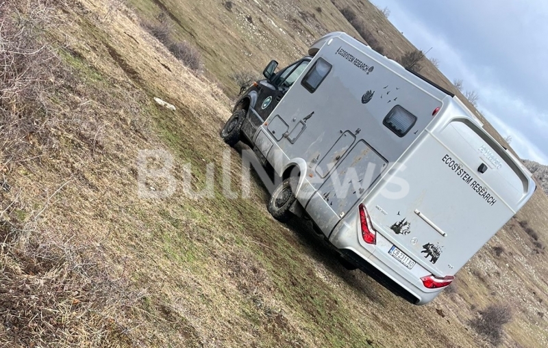 Кемпер марка Мерцедес е возилото в което намериха мъртви Ивайло
