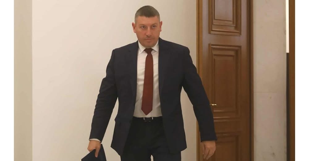 Служебното правителство на Андрей Гюров оттегли от парламента предложението  на
