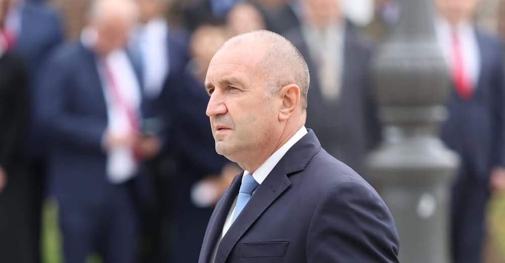 Защо Румен Радев не си е показал програмата Той е