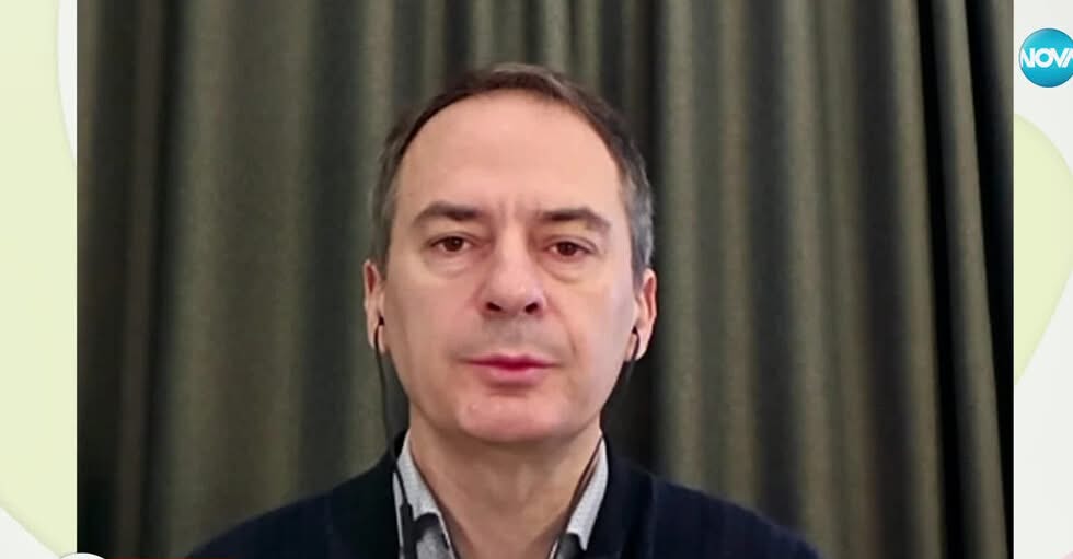 Андрей Гюров и служебният министър на външните работи Надежда Нейнски разговаряха