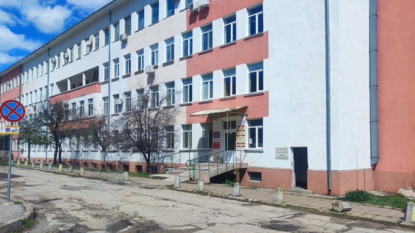 Сериозен недостиг на медицински кадри поставя под натиск отделенията във