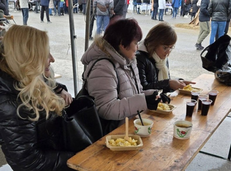 Лидерката на Непокорна България Корнелия Нинова се появи на фестивал