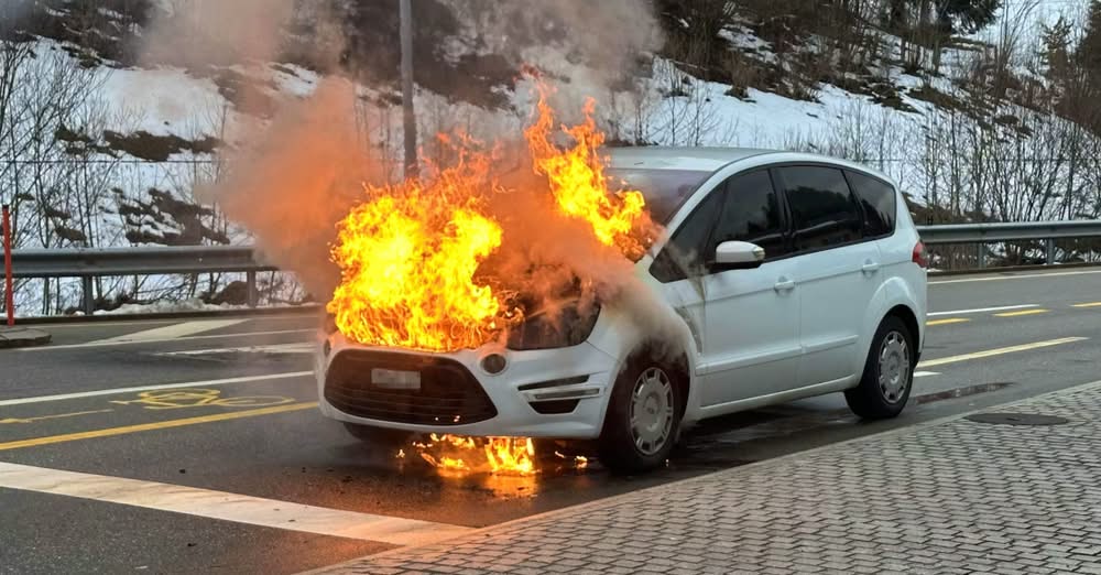 В ранните часове на Великден 19-годишна жена шофирала колата си