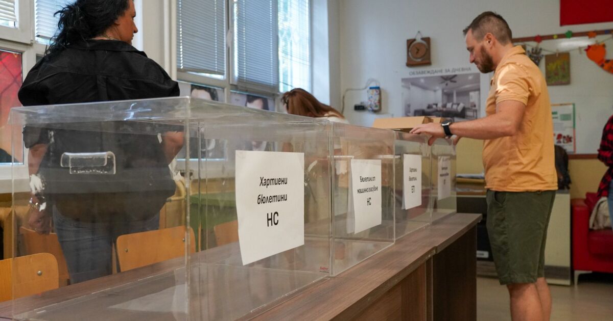 Поредни членове на СИК се отгеглиха няколко часа преди началото