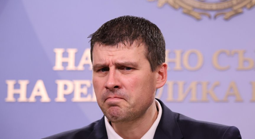 Бившият председател на парламентарната група на Величие Ивелин Михайлов се