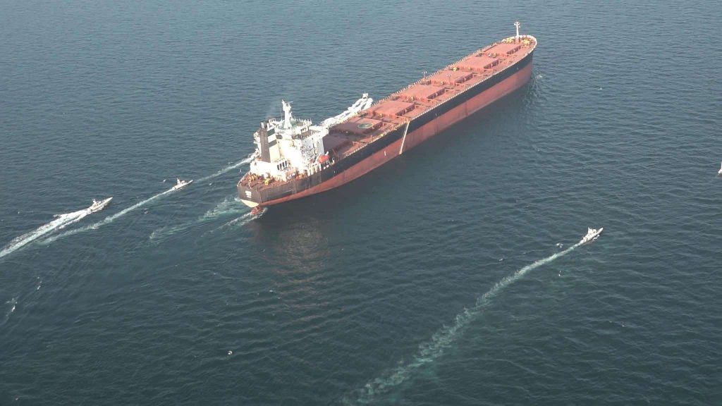 Иран отваря напълно Ормузкия проток за търговски кораби до края