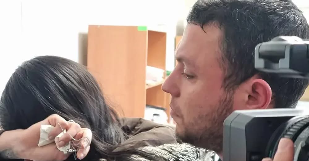 Родителите на двегодишното момче което днес провисна от осмия етаж