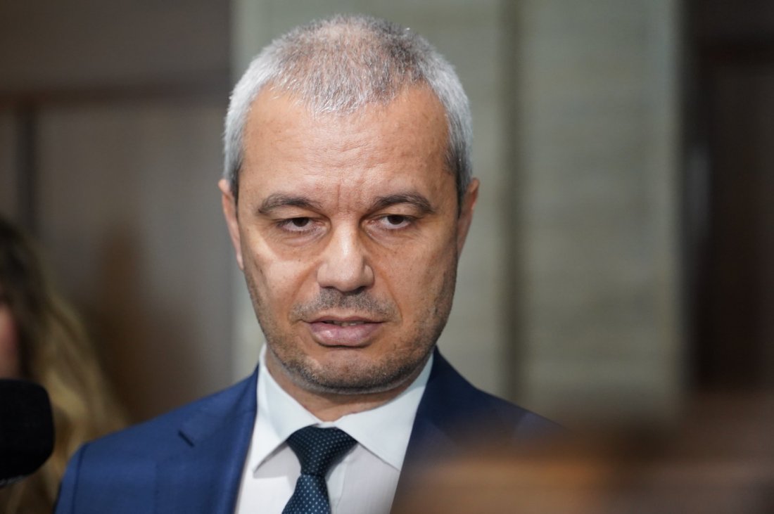 Лидерът на партия Възраждане Костадин Костадинов обяви че ще подаде