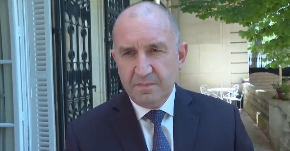 След малко започваме среща с президента на Франция по негова