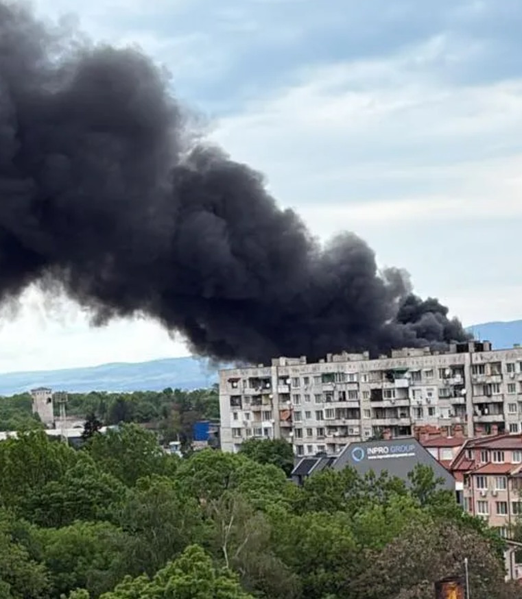 Пожар е избухнал в София в ж.к. Хаджи Димитър“. Това