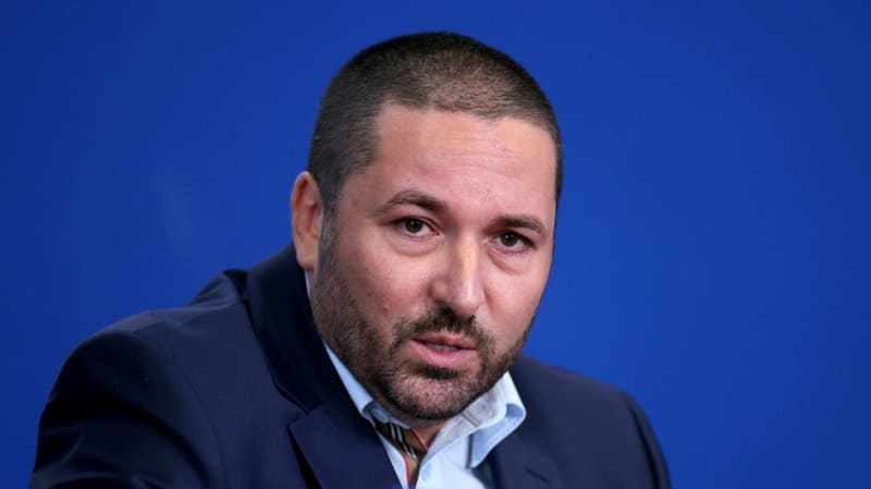 Фалшива новина че бащата на Сияна си е купил чисто