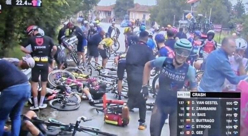 Много тежко падане по време на втория етап от Giro