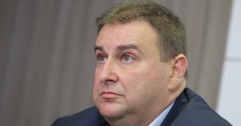 Евродепутатът от ГЕРБ Емил Радев обяви че ще заведе дело