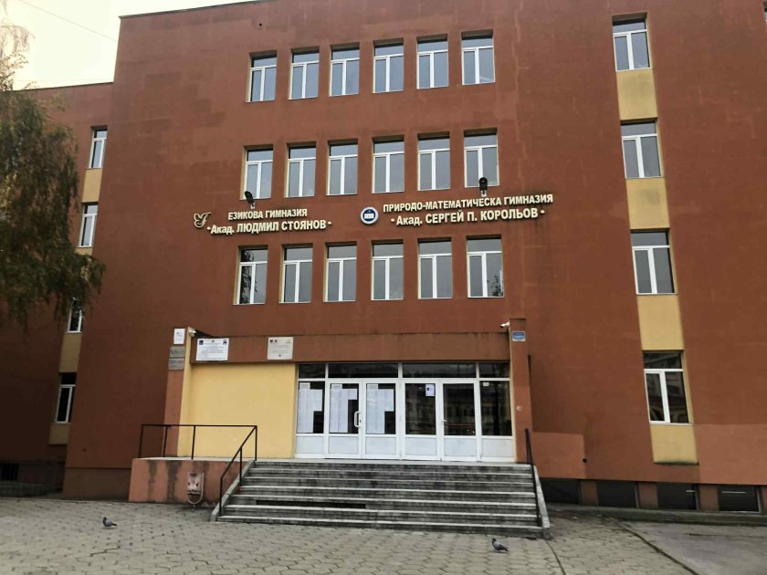 Двама от най успешните абитуриенти на ПМГ Акад Сергей Корольов