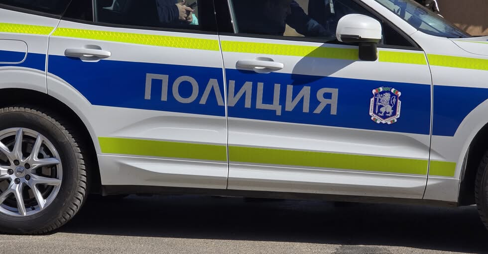 Трима работници от Агенция Пътна инфраструктура АПИ са били блъснати