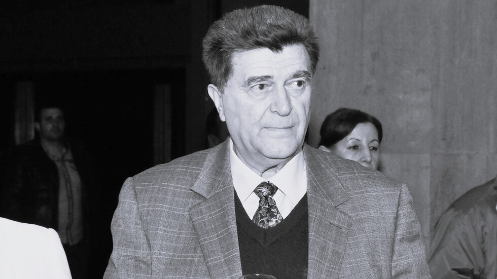 Почина проф Александър Янчулев – първият демократично избран кмет на