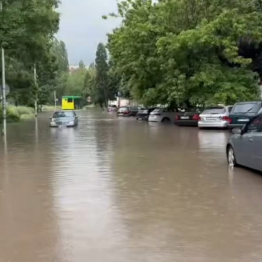 Закъсали коли до църквата Св Богородица в Хасково след разразилата