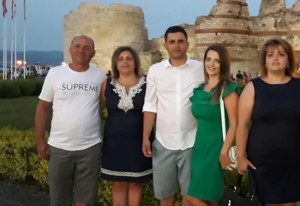 Д р Фани Колачев Гудева и сестра ѝ д р