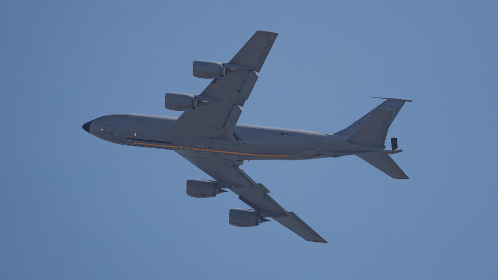 Четири американски самолета цистерни от типа Boeing KC 135 Stratotanker