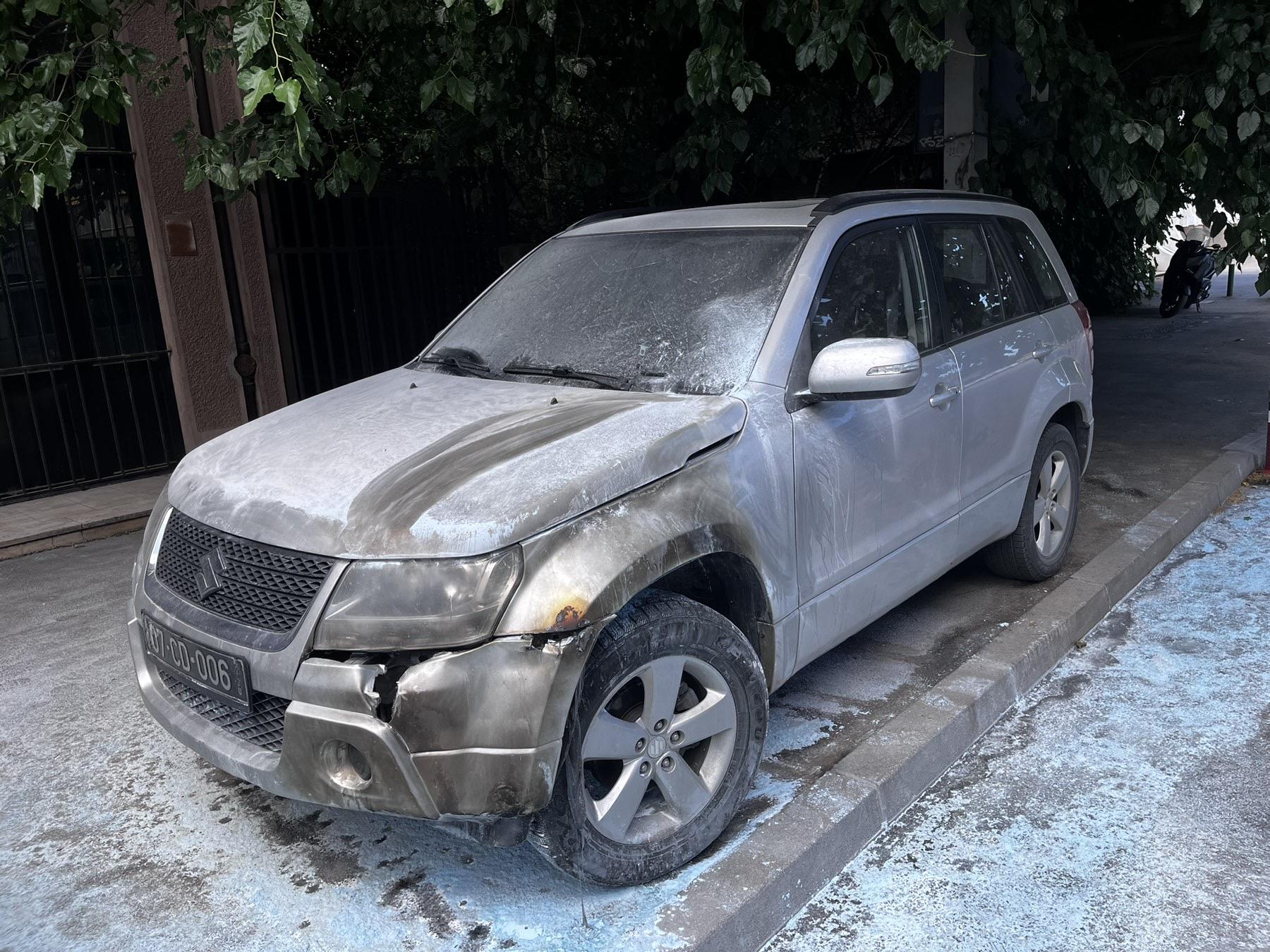 Категорично осъждам палежа на дипломатически автомобили на българското посолство в
