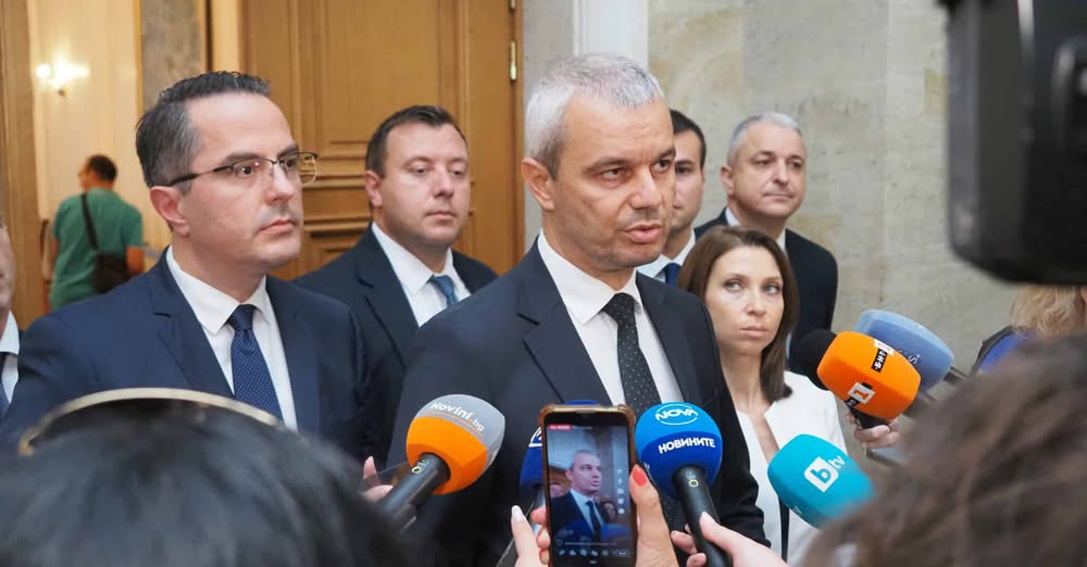 Офисът на Възраждане в Ямбол е бил разбит през нощта