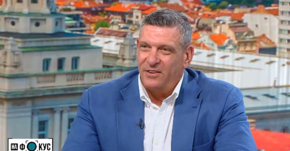 Политиката е ново поприще и аз като човек служил на родината