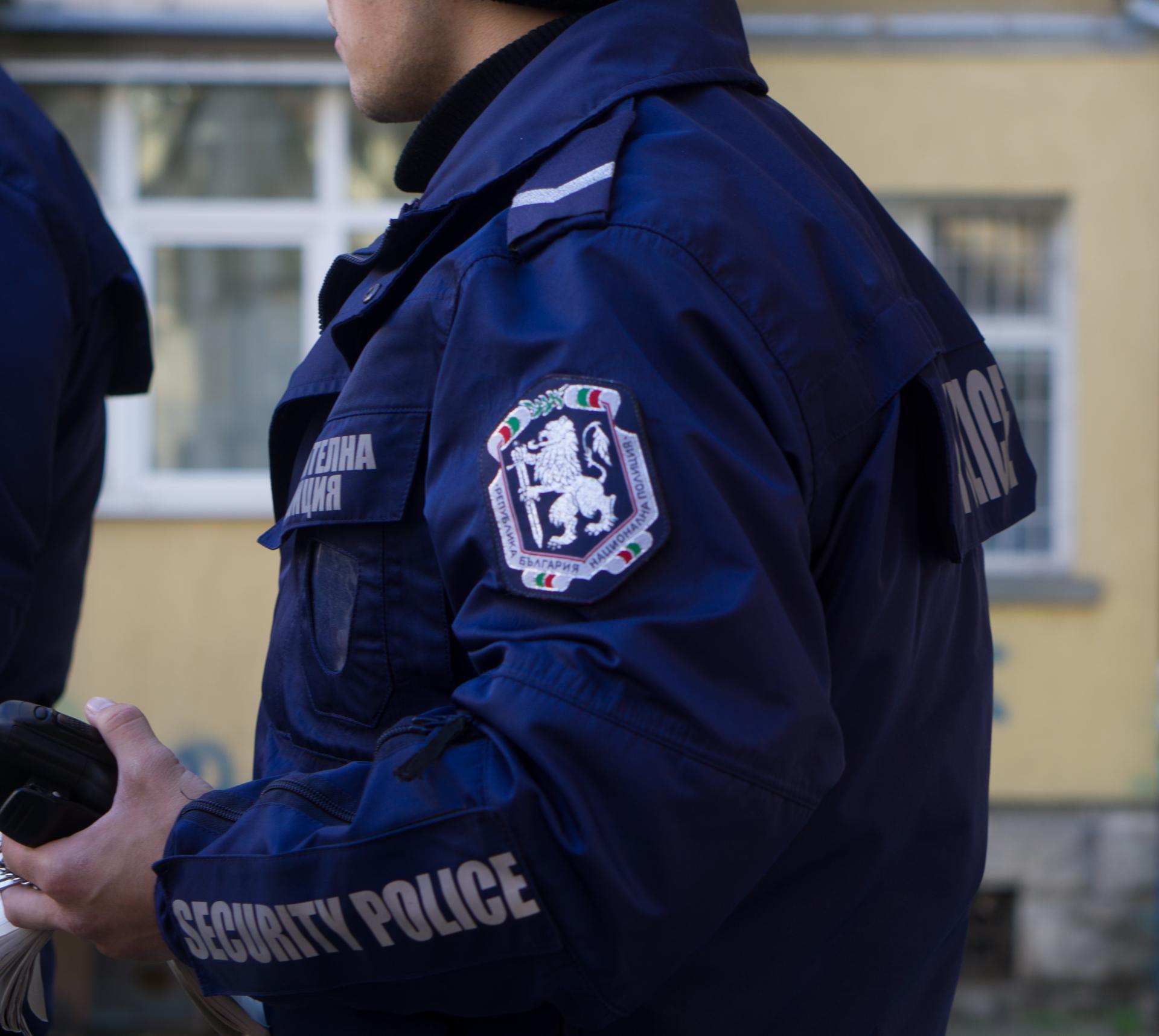 Двама мъже са задържани от служители на Трето РУ след