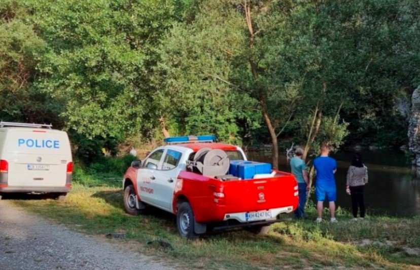 Дядо баба и двете им внучета се удавиха в река
