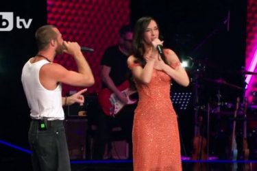 Джонатан Рой и Мария Илиева изпълняват „Keeping Me Alive“ в „Гласът на България“